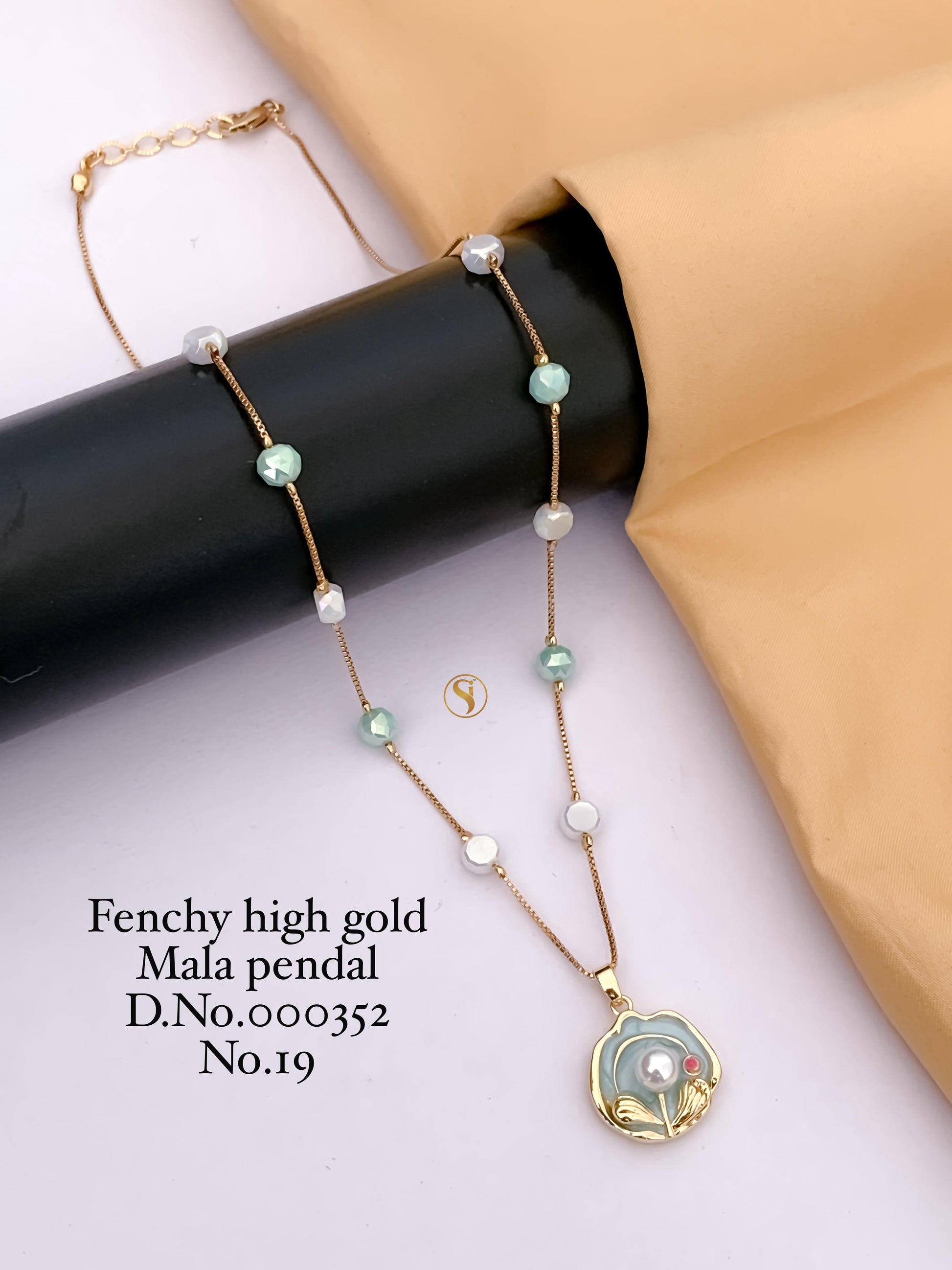Fancy High Gold Mala Pendant_352