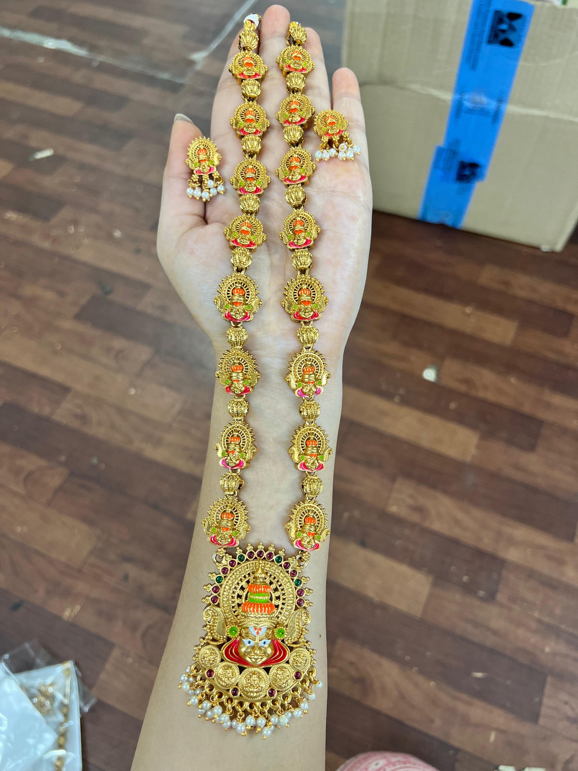 Traditional single patti saree mala