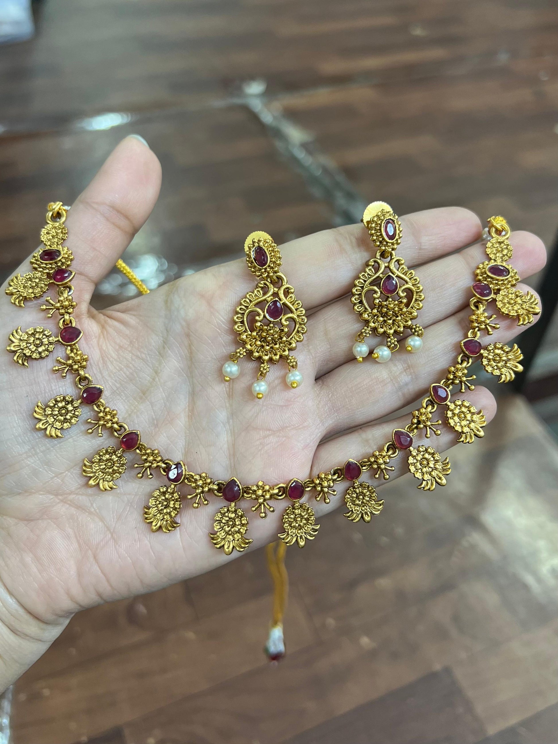 Traditional necklace set