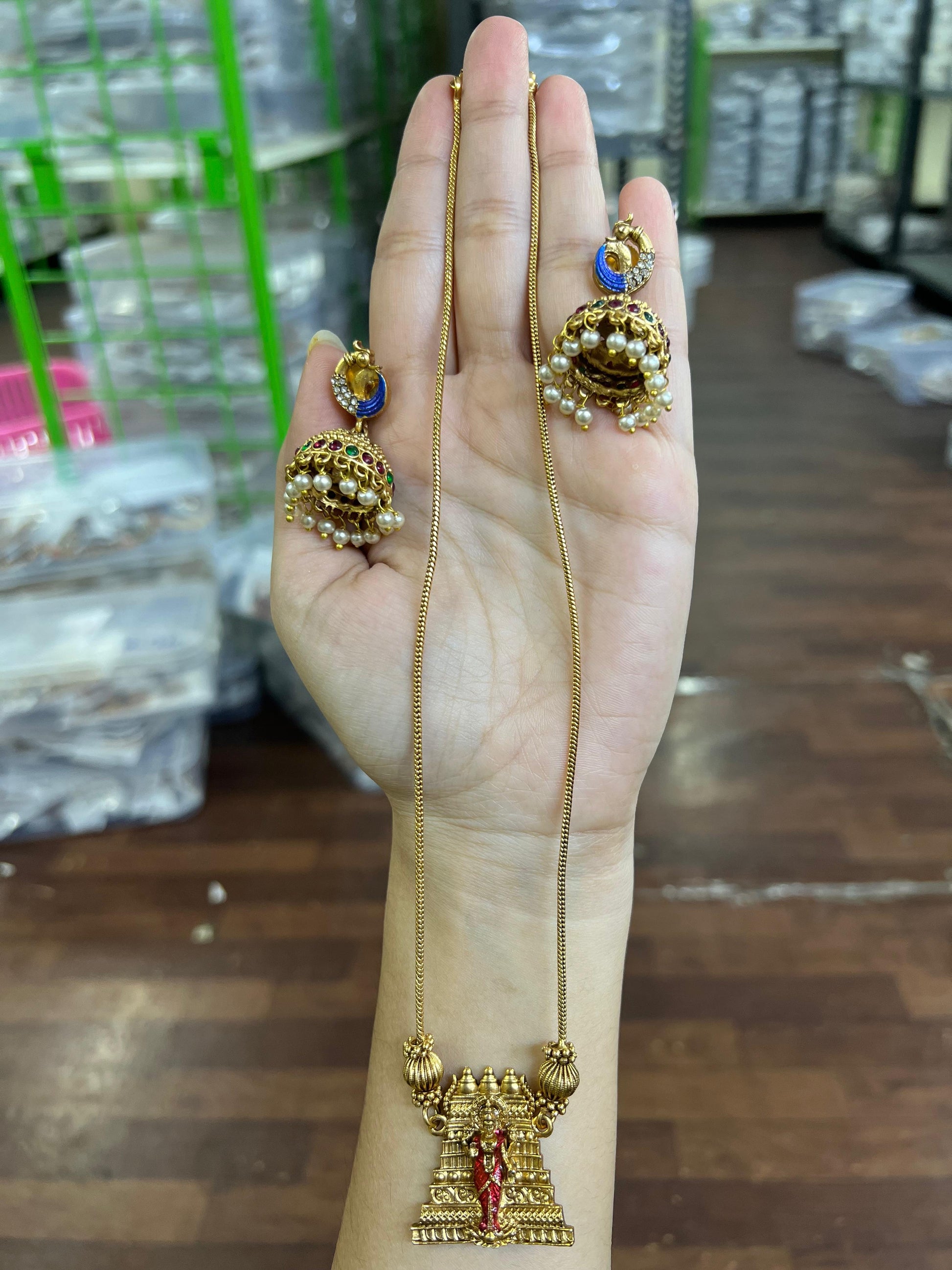 Elegant necklace
