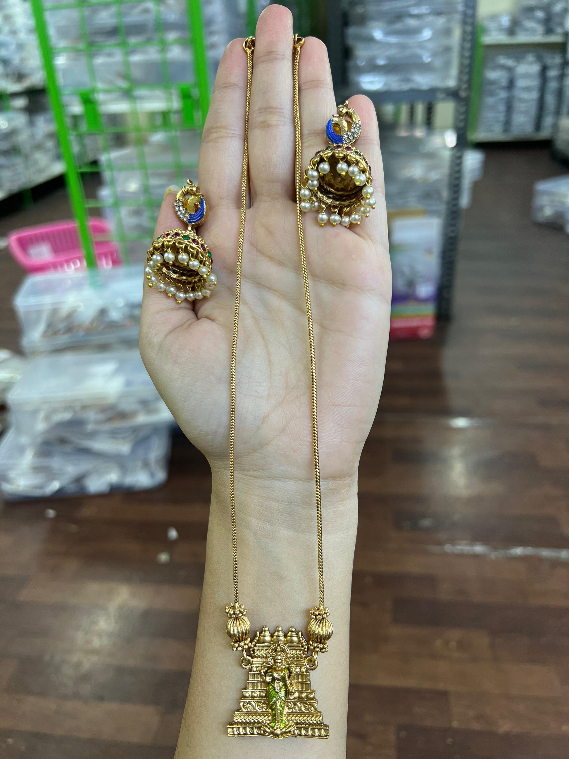 Elegant necklace